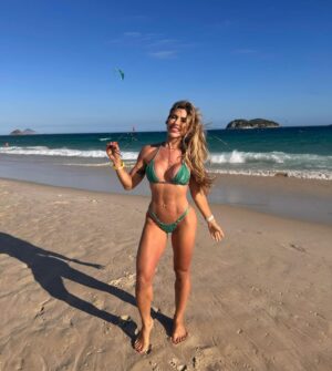 Ana Paula Minerato Instagram - 1º de Março 
aniversário do Rio de Janeiro 460 anos☀️🌴

Segunda capital do Brasil 
nossa eterna Brasília(1763-1960) 🇧🇷

E que data mais que especial pra celebrar esse aniversário, com nosso carnaval tão lindo e especial e INTERNACIONAL, patrimônio nacional ❤️