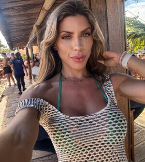 Ana Paula Minerato Instagram - 1º de Março 
aniversário do Rio de Janeiro 460 anos☀️🌴

Segunda capital do Brasil 
nossa eterna Brasília(1763-1960) 🇧🇷

E que data mais que especial pra celebrar esse aniversário, com nosso carnaval tão lindo e especial e INTERNACIONAL, patrimônio nacional ❤️