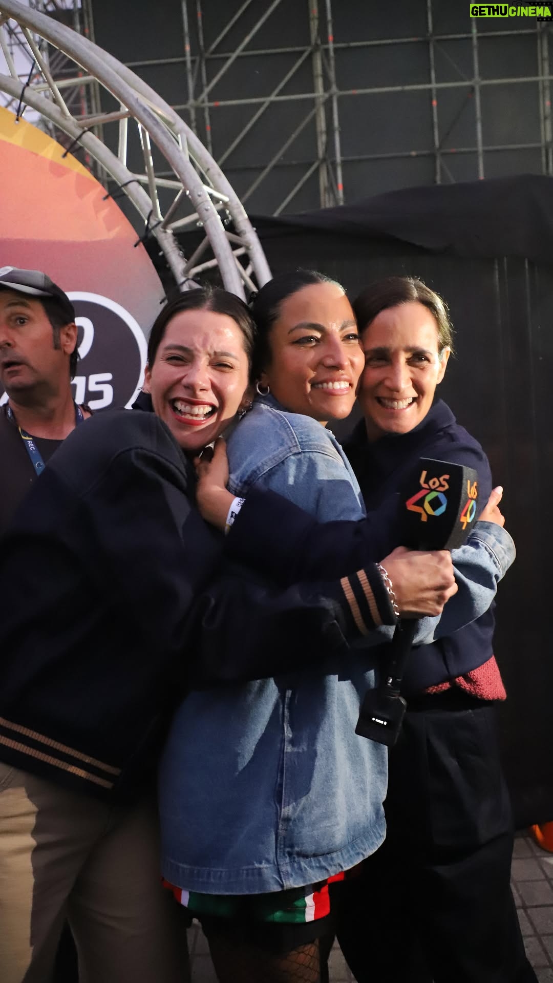 Ana Tijoux - 24.4K Likes - Morimos de amor💜 Fuimos testigos del hermoso momento cuando @anatijox se encuentra con @julietavenegasp 🙌🏻Y nos entró una basurita al ojo🥹
Cosas que pasan en @festival_rec
#LOS40enREC