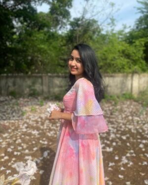 Anchana Nethrun Instagram - பூக்கள் பூக்கும் தருணம் ஆருயிரே…🌸🤍

👗 - @elegant_fashion_way 

#anchana #trending #love #flowers