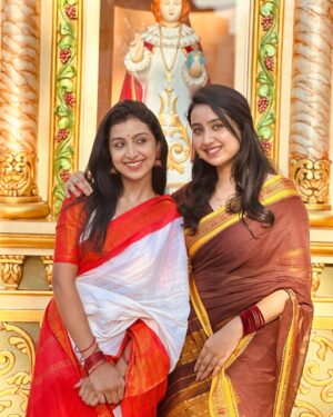 Anchana Nethrun Instagram - 🤍🤎⛪️ 

Pc- @iam.rethika @__.gocool__ 

#abeneya #anchana #instagood #sisters #weddingvibes