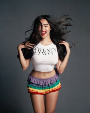 Andrea Brillantes Instagram - I don’t know about you
But I’m feeling 22 💥✨⚡️🌈

Photographed by @bjpascual
CD and styling by @eldzsmejia
Assistant @carlalbertooo @miggsnificent
Makeup by @thazziafalek thazziafalek
Hair by @iamantoniopapa