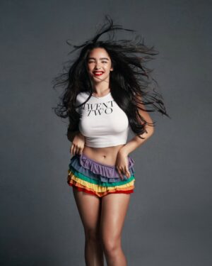Andrea Brillantes Instagram - I don’t know about you
But I’m feeling 22 💥✨⚡️🌈

Photographed by @bjpascual
CD and styling by @eldzsmejia
Assistant @carlalbertooo @miggsnificent
Makeup by @thazziafalek thazziafalek
Hair by @iamantoniopapa