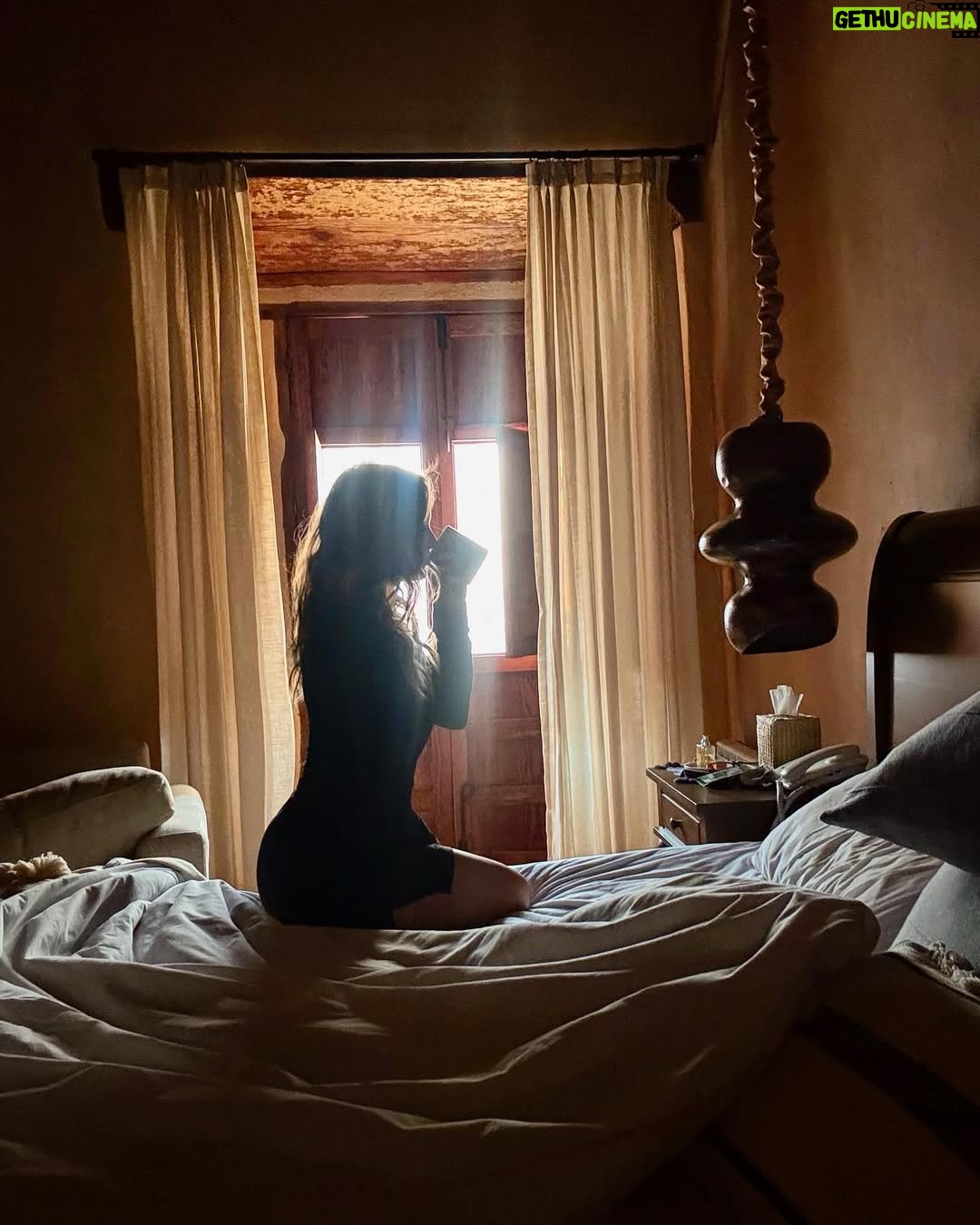 Andrea Legarreta - 73.9K Likes - Días… ☕️ 🙌🏻💫
Amanecer ilusionada y feliz… 💛