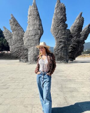 Andrea Legarreta Instagram - Que nada ni nadie te corte las alas… Nunca, nunca, NUNCA!! Hay mucho cielo para volar y muchos sueños que alcanzar… 🪽🪽 💫✨