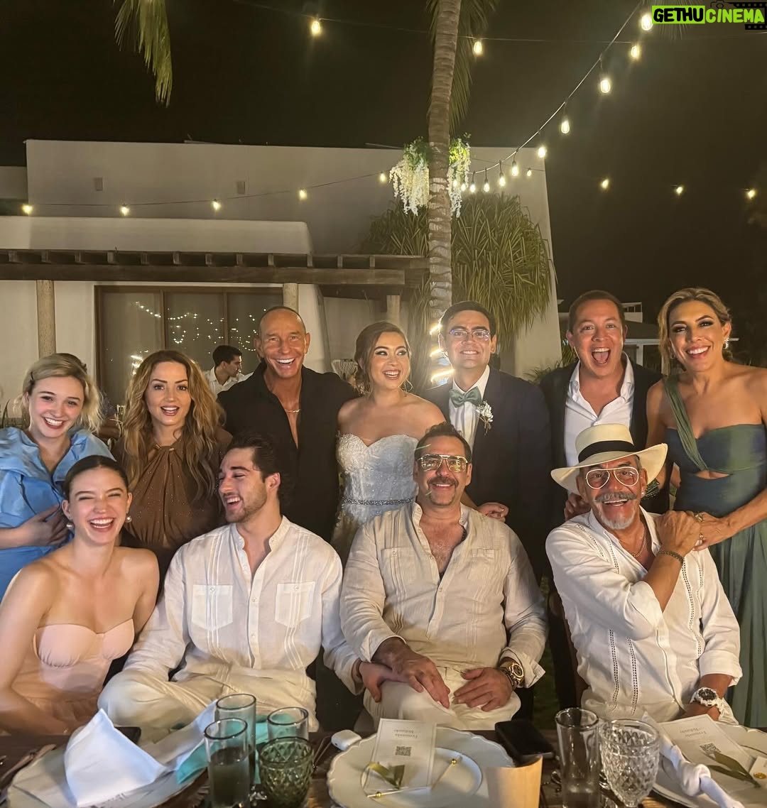 Andrea Legarreta - 146.3K Likes - Celebrando el amor… La vida… Los sueños… La ilusión… Con mis amores… Mi familia… 🩷🤎🩵🙌🏻💫🙏🏻 #BodaFernandaYRolando Todas las bendiciones!! La pasamos divino!! Gracias Alain y Anette son lo máximo! Los amamos!! 
#VestidoNina 🩵 @raquelorozcog 
#Acapulco #TresVidas
