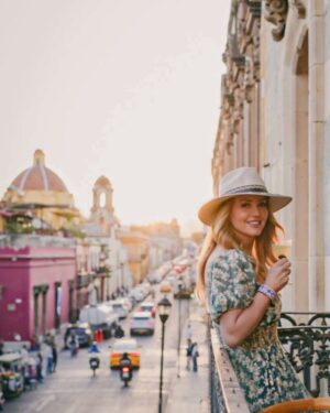 Andrea Legarreta Instagram - Enamorada estoy de ti… Oaxaca de mis amores… Eres magia pura… ❣️ 

Oaxaca sabe mejor con mi ojitos de cielo… @juan.legarreta ❣️ Y el mejor guía, nuestro amigo adorado @oaxacking  GRACIAS Omar adorado!! Eres lo máximo!! Te queremos!! ❣️❣️❣️🙌🏻🙌🏻🙌🏻