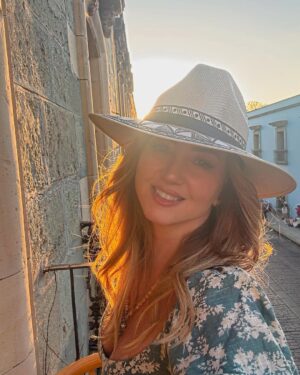 Andrea Legarreta Instagram - Enamorada estoy de ti… Oaxaca de mis amores… Eres magia pura… ❣️ 

Oaxaca sabe mejor con mi ojitos de cielo… @juan.legarreta ❣️ Y el mejor guía, nuestro amigo adorado @oaxacking  GRACIAS Omar adorado!! Eres lo máximo!! Te queremos!! ❣️❣️❣️🙌🏻🙌🏻🙌🏻