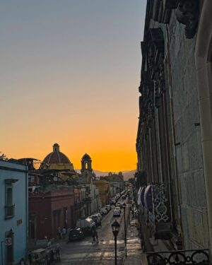 Andrea Legarreta Instagram - Enamorada estoy de ti… Oaxaca de mis amores… Eres magia pura… ❣️ 

Oaxaca sabe mejor con mi ojitos de cielo… @juan.legarreta ❣️ Y el mejor guía, nuestro amigo adorado @oaxacking  GRACIAS Omar adorado!! Eres lo máximo!! Te queremos!! ❣️❣️❣️🙌🏻🙌🏻🙌🏻