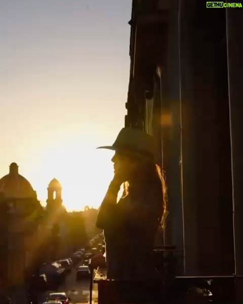 Andrea Legarreta - 70.5K Likes - Enamorada estoy de ti… Oaxaca de mis amores… Eres magia pura… ❣️ 

Oaxaca sabe mejor con mi ojitos de cielo… @juan.legarreta ❣️ Y el mejor guía, nuestro amigo adorado @oaxacking  GRACIAS Omar adorado!! Eres lo máximo!! Te queremos!! ❣️❣️❣️🙌🏻🙌🏻🙌🏻