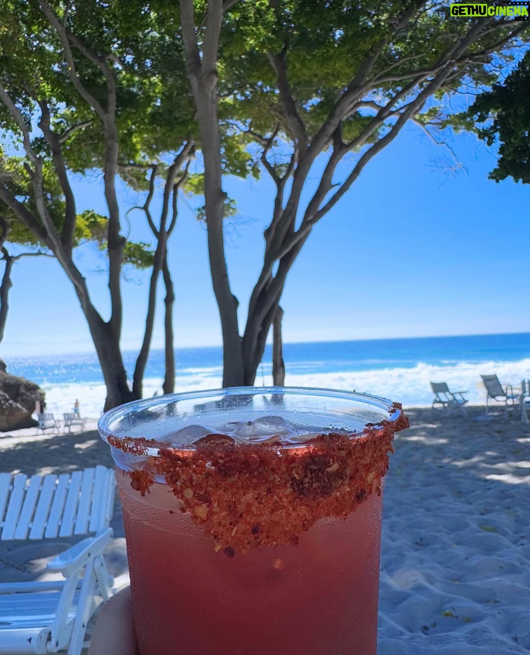 Andrea Legarreta - 51K Likes - Paraíso… 🏝️