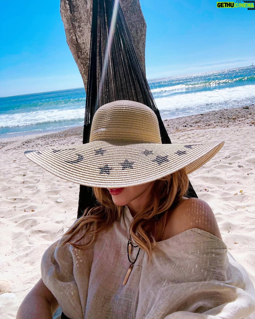 Andrea Legarreta - 51K Likes - Paraíso… 🏝️