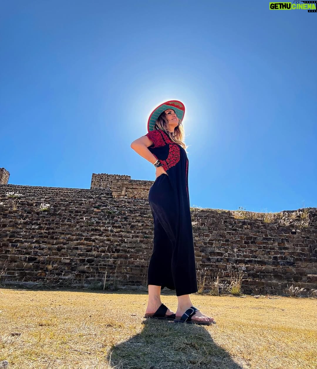 Andrea Legarreta - 47.2K Likes - Oaxaca mi amor y yo… ❣️💫✨