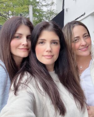 Andrea Nocetti Instagram - Las quierooo 🫶 @laura_abisambra_zuniga @pilisandovalm #friends #foreverfriends #friendsarefamily #girls #lunch