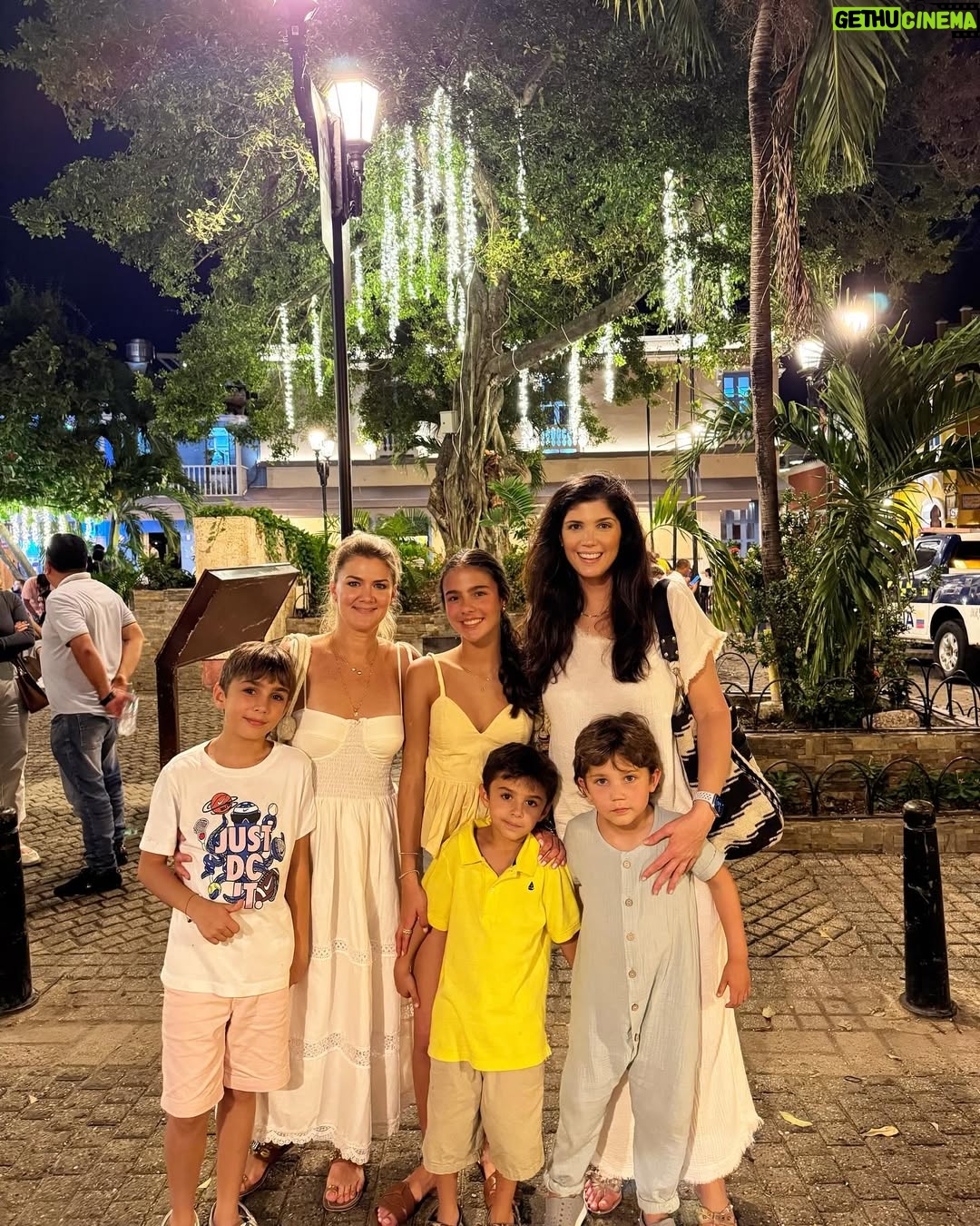Andrea Nocetti - 2.5K Likes - Con mi amiga del alma @juliegerdts , sus polluelos y mi muñeco mayor… 🫶 #kids #friends #cartagena #colombia #friendsthatarefamily #love #schoolfriends #lucianminski @lucianminski