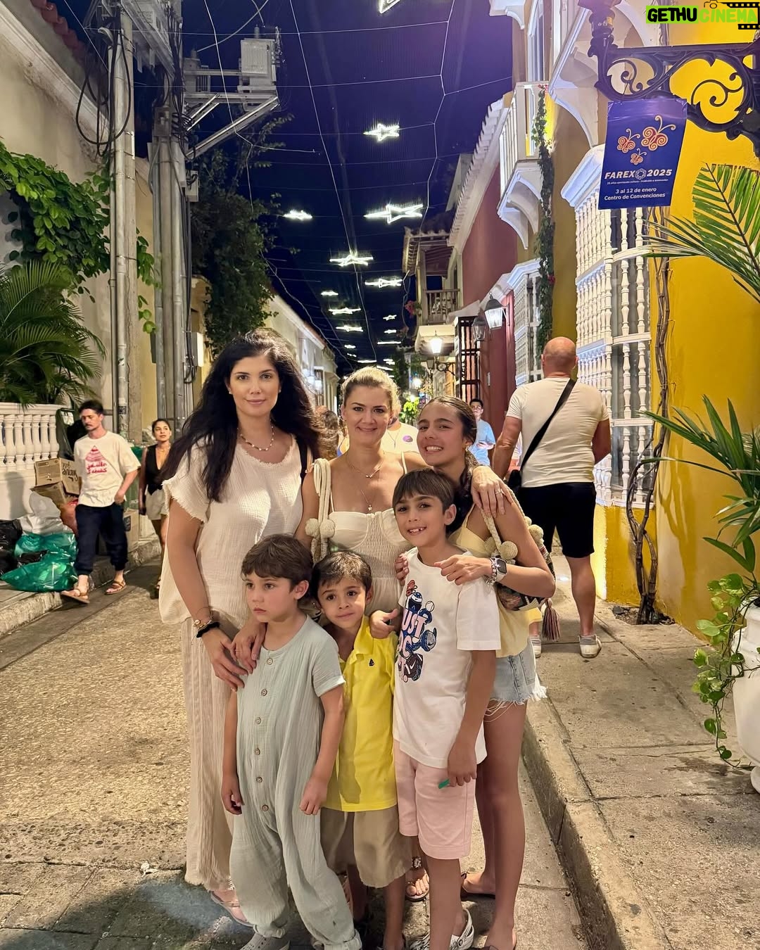 Andrea Nocetti - 2.5K Likes - Con mi amiga del alma @juliegerdts , sus polluelos y mi muñeco mayor… 🫶 #kids #friends #cartagena #colombia #friendsthatarefamily #love #schoolfriends #lucianminski @lucianminski