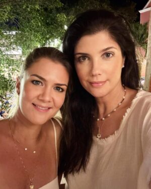 Andrea Nocetti Instagram - Con mi amiga del alma @juliegerdts , sus polluelos y mi muñeco mayor… 🫶 #kids #friends #cartagena #colombia #friendsthatarefamily #love #schoolfriends #lucianminski @lucianminski