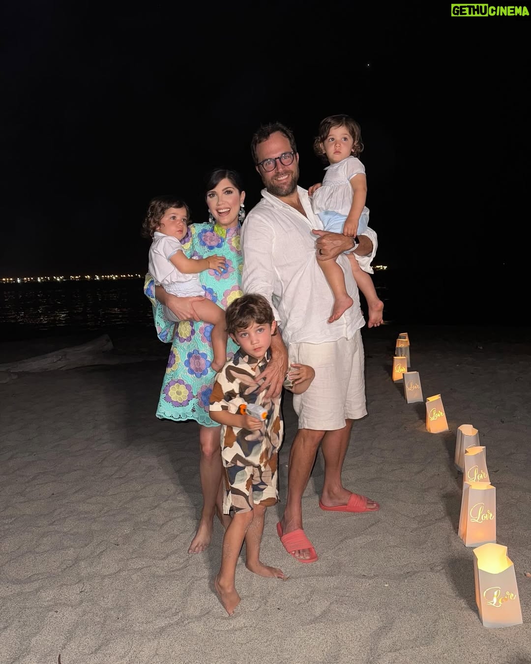 Andrea Nocetti - 2.8K Likes - Feliz año nuevo! 🫶❤️🎇 #happynewyear #happynewyear2025 #love #family #celebration #blessings #gratitude #lucianminski #minskitwins #santamarta #colombia @lucianminski @minskitwins