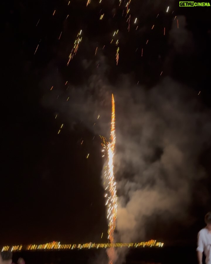 Andrea Nocetti - 2.8K Likes - Feliz año nuevo! 🫶❤️🎇 #happynewyear #happynewyear2025 #love #family #celebration #blessings #gratitude #lucianminski #minskitwins #santamarta #colombia @lucianminski @minskitwins