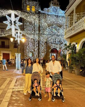 Andrea Nocetti Instagram - Un borondo por mi linda Cartagena… #cartagena #alumbrados #alumbradoscartagena #family #love #myboys #brothers #twins #twinboys #momofboys #vacations #lucianminski #minskitwins # @lucianminski @minskitwins @lizamargomez