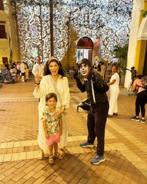 Andrea Nocetti Instagram - Un borondo por mi linda Cartagena… #cartagena #alumbrados #alumbradoscartagena #family #love #myboys #brothers #twins #twinboys #momofboys #vacations #lucianminski #minskitwins # @lucianminski @minskitwins @lizamargomez