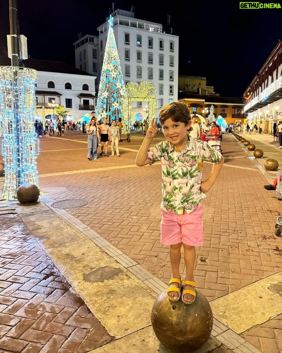 Andrea Nocetti - 5.2K Likes - Un borondo por mi linda Cartagena… #cartagena #alumbrados #alumbradoscartagena #family #love #myboys #brothers #twins #twinboys #momofboys #vacations #lucianminski #minskitwins # @lucianminski @minskitwins @lizamargomez