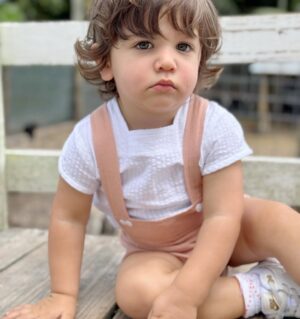 Andrea Nocetti Instagram - Un día en la granja con mis muñecos… No hay nada como compartir con animales y respirar aire puro… y lo mejor es que la Lola nos pudo acompañar 🐶🐮🐷🦆🐤 #farm #animals #fun #family #myboys #lucianminski #minskitwins #momofboys
