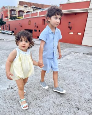 Andrea Nocetti Instagram - Mis tres tesoros… 👦🏻👦🏻👦🏻 #lucianminski #minskitwins #myboys #brothers #twins #twinboys #momofboys #cartagena #colombia #vacations #family #oldcity #love #brotherhood #brotherlove @lucianminski @minskitwins