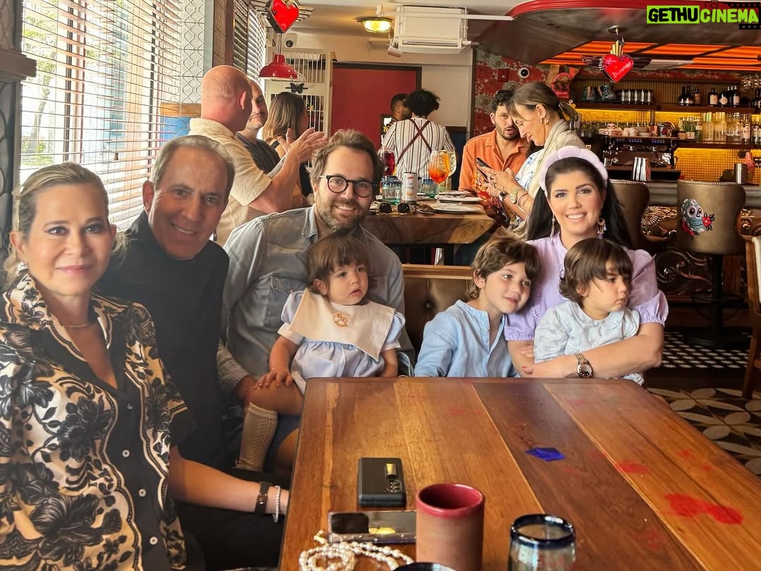 Andrea Nocetti - 1.8K Likes - Feliz cumpleaños mi vida entera! Te amo! 🎉🫶❤️#happybirthday #felizcumpleaños #hubby #love #family #celebration #49yearsold #andrescarnederes #andrescarnederesmiami