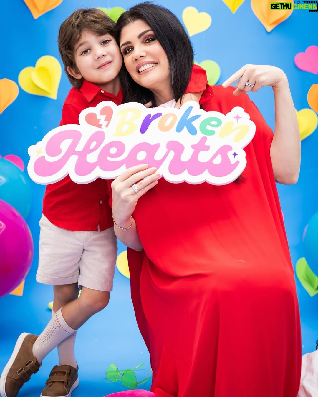 Andrea Nocetti - 2.2K Likes - Happy valentine’s ❤️ #love #happyvalentinesday #happyvalentine #family #pet #dog #sons #mom #brothers #twins #momofboys #boysmama #lucianminski #minskitwins #myboys @lucianminski @minskitwins @fionaandlolastory #felizdiadesanvalentin #sanvalentin @habiaunavezunafoto_ @habiaunavezunvideo
