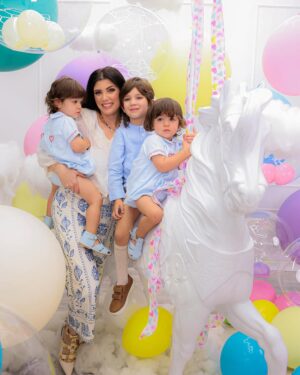 Andrea Nocetti Instagram - Happy valentine’s ❤️ #love #happyvalentinesday #happyvalentine #family #pet #dog #sons #mom #brothers #twins #momofboys #boysmama #lucianminski #minskitwins #myboys @lucianminski @minskitwins @fionaandlolastory #felizdiadesanvalentin #sanvalentin @habiaunavezunafoto_ @habiaunavezunvideo