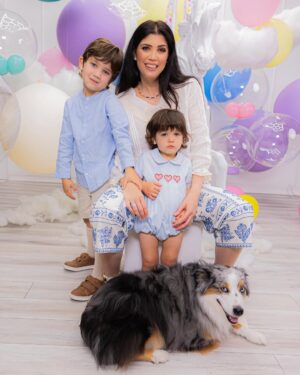 Andrea Nocetti Instagram - Happy valentine’s ❤️ #love #happyvalentinesday #happyvalentine #family #pet #dog #sons #mom #brothers #twins #momofboys #boysmama #lucianminski #minskitwins #myboys @lucianminski @minskitwins @fionaandlolastory #felizdiadesanvalentin #sanvalentin @habiaunavezunafoto_ @habiaunavezunvideo