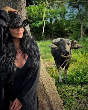 Andrea Pomeje Instagram - Až budu velká přestěhuju se do Thajska… budu bydlet na kopci a každé ráno koukat až za horizont moře… jooo a abych nezapomněla ☝🏼taky budu mít svého vlastního buvola, už mam jednoho vyhlédnutého 🐃🌴🇹🇭