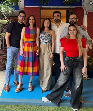Andrea Torre Instagram - Este fin de semana nos reunimos para festejar la vida de un hombre que ha dejado huella en el escenario, en nuestras vidas y en el corazón de todos los que lo rodean.

¡Feliz cumpleaños, Don George! 🎂
Te celebramos siempre.

#ATH #andreatorre #odp #familiaortizdepinedo #cumpleaños #dongeorge #jorgeortizdepinedo #celebrando