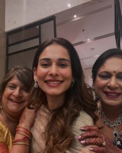 Actress Aneri Vajani HD Photos and Wallpapers August 2025