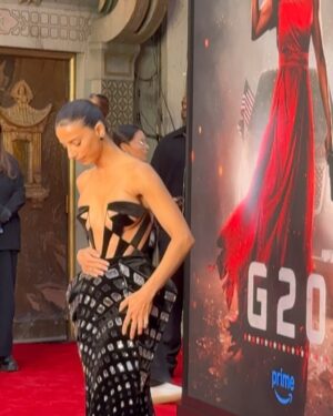 Angela Sarafyan Instagram - Last night! 🌹
The G20 Premiere at @chinesetheatres 
Foto: Alberto E. Rodriguez