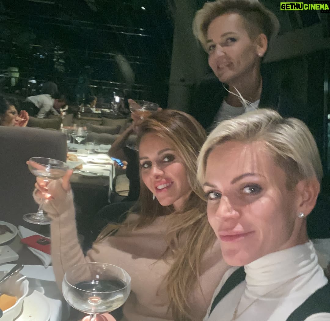 Angelika Revva - 61.8K Likes - Сегодня родилась моя подруга, мой единомышленник, мой союзник, моя радость и источник нескончаемой поддержки,любви, радости и доброты! Мои подруги это отдельная история! Это история про то, что каждая из нас поправляет друг другу корону! Любит, ценит и поддерживает 24/7! Женская дружба она прекрасна.. красива, легка, тепла.. у меня много подруг и я всех их ценю и восхищаюсь ими.. Сегодня в лице моей Дашеньки, хочу в очередной раз признаться всем Вам в Любви, мои девочки! С Днем Рождения тебя, мой огонь! Я очень тебя люблю! ❤️
Отмечай свою подругу.. признаемся им в очередной раз в любви 🥰❤️