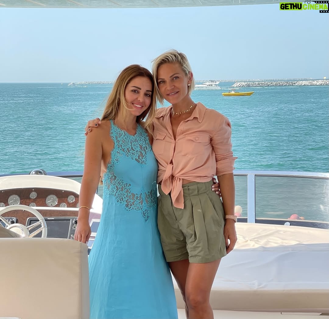 Angelika Revva - 61.8K Likes - Сегодня родилась моя подруга, мой единомышленник, мой союзник, моя радость и источник нескончаемой поддержки,любви, радости и доброты! Мои подруги это отдельная история! Это история про то, что каждая из нас поправляет друг другу корону! Любит, ценит и поддерживает 24/7! Женская дружба она прекрасна.. красива, легка, тепла.. у меня много подруг и я всех их ценю и восхищаюсь ими.. Сегодня в лице моей Дашеньки, хочу в очередной раз признаться всем Вам в Любви, мои девочки! С Днем Рождения тебя, мой огонь! Я очень тебя люблю! ❤️
Отмечай свою подругу.. признаемся им в очередной раз в любви 🥰❤️