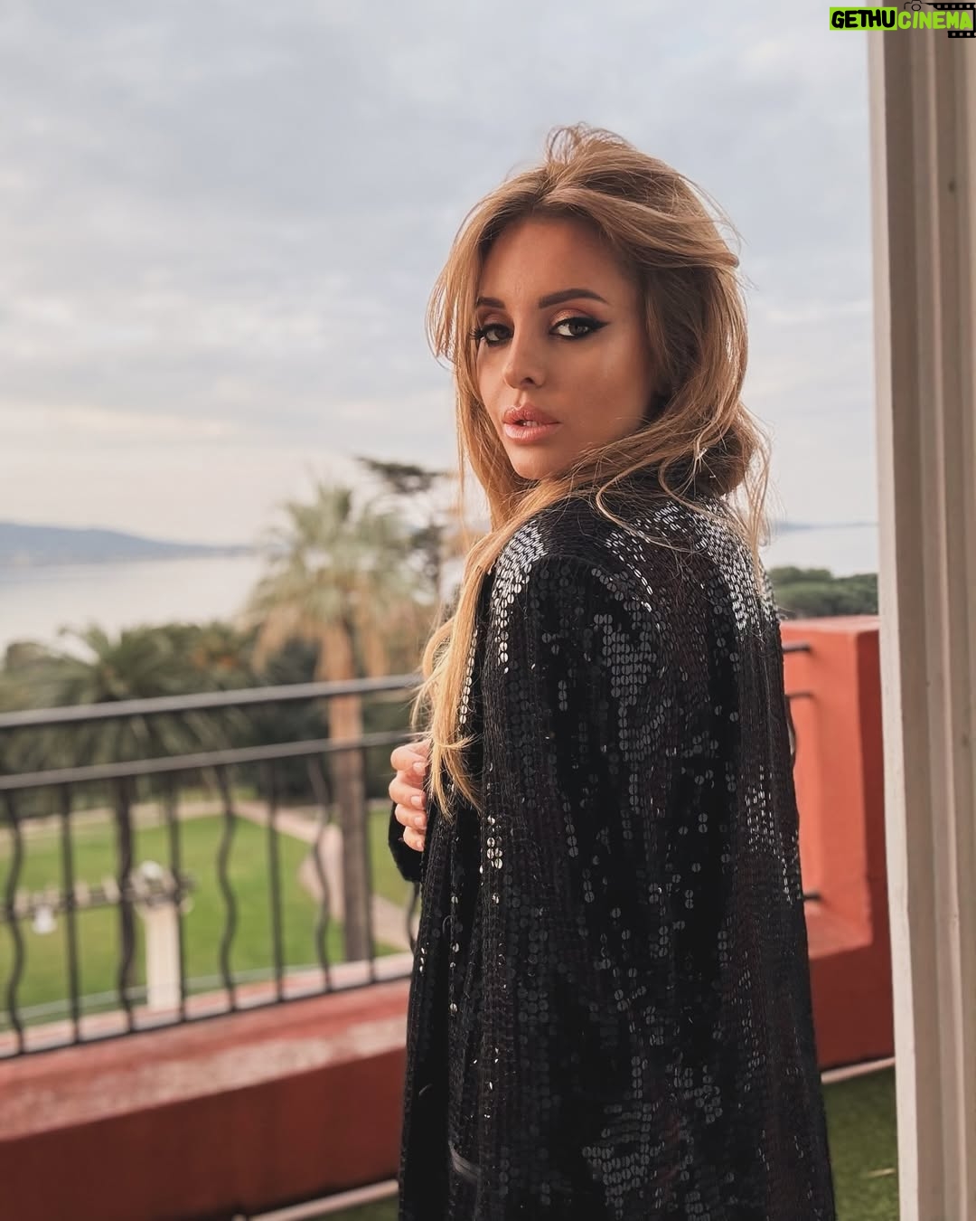 Angelika Revva - 61.1K Likes - 💌