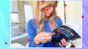 Angeline Moncayo Instagram - La actriz Angeline Moncayo ( @angelinemoncayo ) , tras superar el síndrome de Asia, presentó su libro "Diario de una niña que quería las tetas grandes" un llamado al amor propio y a la conciencia sobre los riesgos de las prótesis mamarias, mientras continua ayudando a mujeres a tomar decisiones informadas sobre su cuerpo.