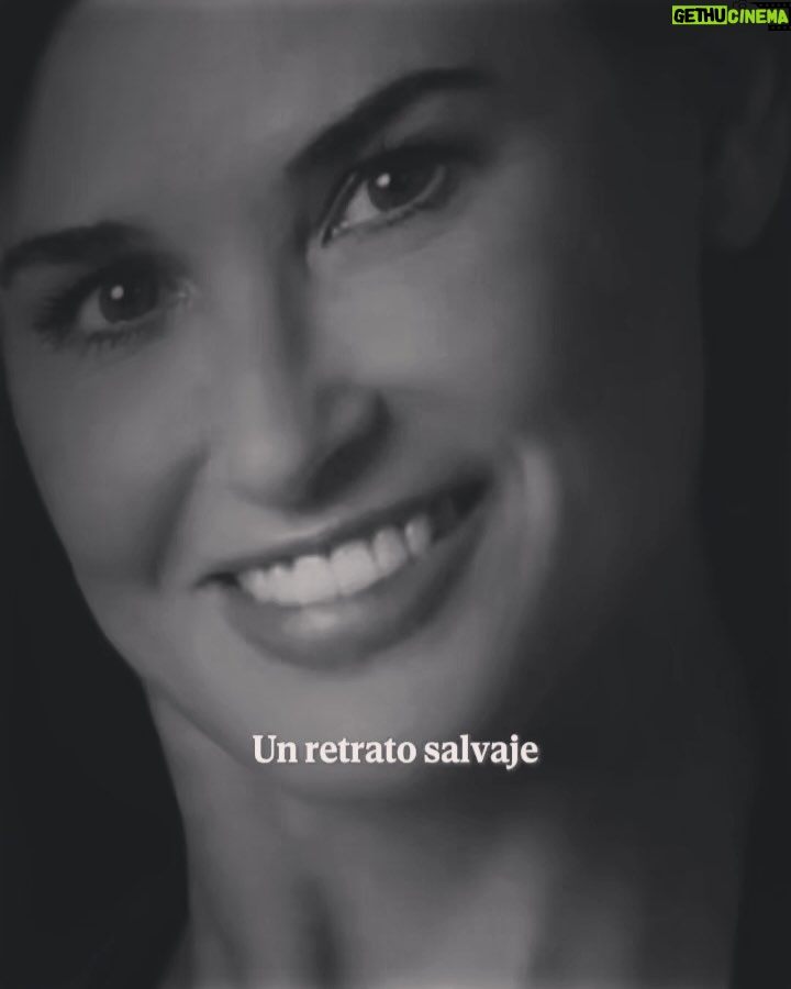 Angeline Moncayo - 1.6K Likes - Tenía muchas ganas de ver esta película desde hace tiempo, pues ya había escuchado mucho sobre ella. Me alegra profundamente, como mujer y como artista, el merecido reconocimiento que Demi Moore ha recibido, no solo por su maravillosa interpretación, sino también por todo lo que esta película representa y el mensaje que lleva consigo para nuestra sociedad.
Ojalá esta obra cale hondo y se convierta en un mensaje que perdure en el tiempo. Hay tanto por reflexionar sobre esta película y su conexión con nuestra historia como mujeres: la estética, los estereotipos, las exigencias, los límites, y el famoso “balance.” ¿Dónde está el límite de lo que nosotras mismas aceptamos? ¿Qué tanto estamos dispuestas a sacrificar para cumplir con lo que los demás esperan de nosotras?
¿Hasta cuándo vamos a permitir que alguien más nos haga sentir que no somos suficientes? ¿Cuánto más seguiremos perpetuando ese discurso, dejando que pase de generación en generación? A costa de llenar los vacíos de otros, seguimos alimentando industrias que, en su mayoría, están dirigidas por hombres que no comprenden lo que realmente significa ser una mujer. ¿Cuánto más vamos a permitir esto?
Son muchas las cuestiones que esta película invita a plantearnos. Además, destaca algo crucial: cómo se etiqueta a las mujeres y se nos cosifica. Además se nos enseña que la edad es un obstáculo, que envejecer es casi un acto prohibido, mientras que para el sexo opuesto la narrativa suele ser completamente distinta.
Si no han visto la película, háganlo. Que nos deje un mensaje profundo, uno de esos que no solo se queda en nuestra mente, sino que también nos toca el cuerpo y el alma. Un mensaje que nos impulse a construir un mundo más justo, más equilibrado y más humano desde el lugar que corresponde. @trythesubstance @demimoore 👏🏻👏🏻👏🏻
👭👭👭