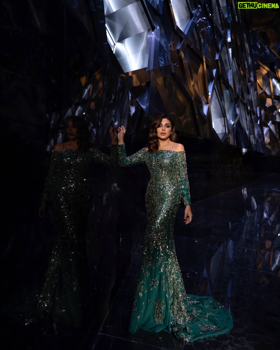 Angham - 50.1K Likes - من حفل مهرجان شتا الكويت بمركز الشيخ جابر الاحمد الثقافي 🇰🇼💚
Jewelry: @royalcorner
