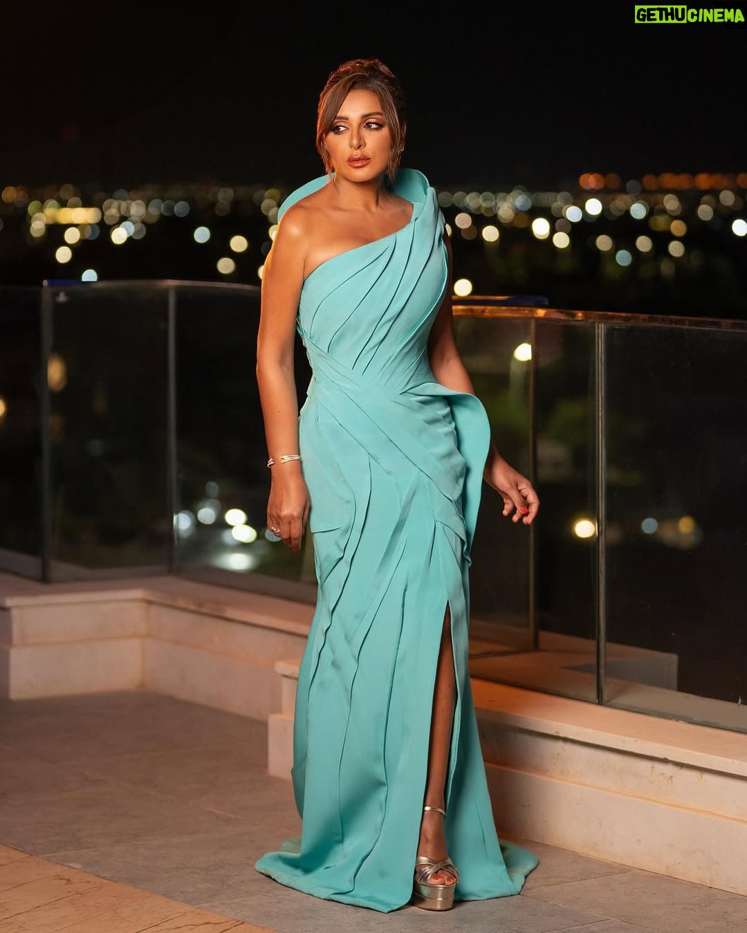 Angham - 45.6K Likes - من حفلة #مهرجان_العلمين 🇪🇬❤️
#العالم_علمين
Jewllery by @mydiamondegypt