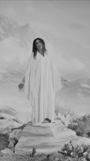 Angham Instagram - حبتني؟ جايز كانت محاولة .. مين فينا أولى، أنا ولا هي؟ #تيجي_نسيب