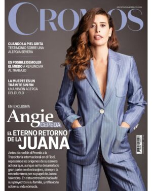 Angie Cepeda Instagram - #PortadaCromos | Angie Cepeda: La Juana trashumante. ✨

Antes de recibir el Premio a la Trayectoria Internacional en el Ficci, repasamos los orígenes de su carrera actoral que, aunque se ha desarrollado gran parte en el extranjero, siempre la recordaremos por su papel de Juana Valentina en Las Juanas (1997). 🙌

Conoce más sobre su vida privada y profesional en esta edición de #CROMOS.

Te invitamos a leer:

🇺🇦🇷🇺La guerra de Ucrania no despeina a los rusos.

🤵‍♀️El blazer, sinónimo de emancipación femenina.

🚨Cuando la piel grita: relato sobre una alergia severa.

🙏La muerte es un trámite sin fin: una visión acerca del duelo. 

💪Es posible demoler el miedo a renunciar al trabajo.

🩹Sanar las heridas visibles tras un mal procedimiento estético.

Estos temas y mucho más en nuestra edición impresa ¡Adquiérela ya! 👀

📸: @paconavarrophoto
PR: @camilopardocomunicaciones

#AngieCepeda #Portada #Cromos #RevistaCromos