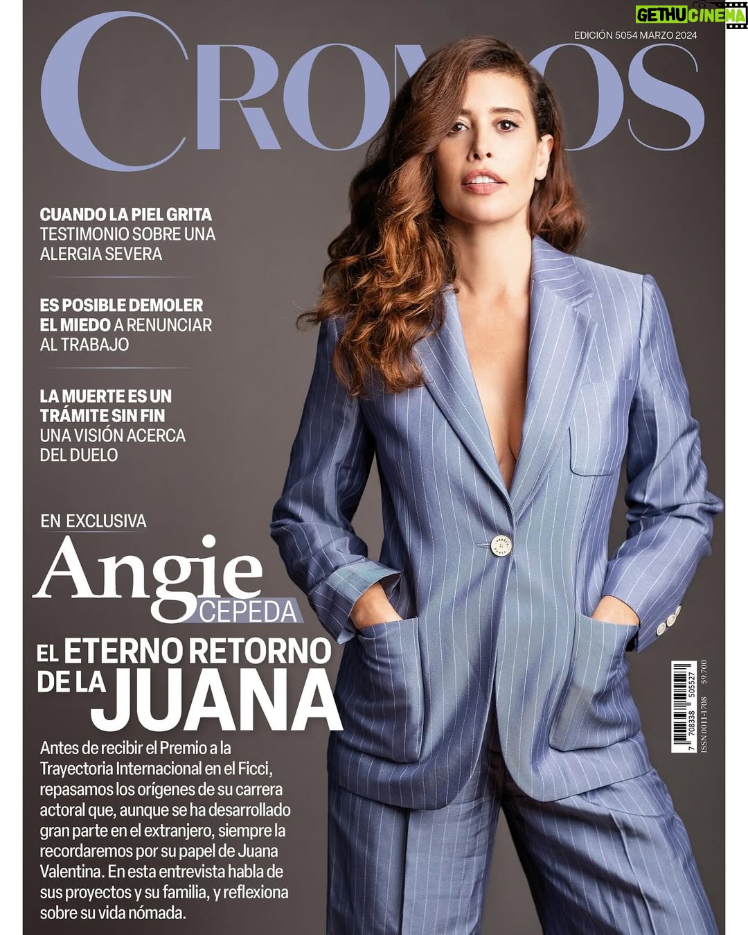 Angie Cepeda - 2.5K Likes - #PortadaCromos | Angie Cepeda: La Juana trashumante. ✨
Antes de recibir el Premio a la Trayectoria Internacional en el Ficci, repasamos los orígenes de su carrera actoral que, aunque se ha desarrollado gran parte en el extranjero, siempre la recordaremos por su papel de Juana Valentina en Las Juanas (1997). 🙌
Conoce más sobre su vida privada y profesional en esta edición de #CROMOS.
Te invitamos a leer:
🇺🇦🇷🇺La guerra de Ucrania no despeina a los rusos.
🤵♀️El blazer, sinónimo de emancipación femenina.
🚨Cuando la piel grita: relato sobre una alergia severa.
🙏La muerte es un trámite sin fin: una visión acerca del duelo.
💪Es posible demoler el miedo a renunciar al trabajo.
🩹Sanar las heridas visibles tras un mal procedimiento estético.
Estos temas y mucho más en nuestra edición impresa ¡Adquiérela ya! 👀
📸: @paconavarrophoto
PR: @camilopardocomunicaciones
#AngieCepeda #Portada #Cromos #RevistaCromos