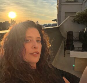 Angie Cepeda Instagram - Que viva la vida, los caminos recorridos, los atardeceres, trabajar con amigos, el cine, la luna, los sobrinos, el ser…
Feliz semana para todxs ❤️