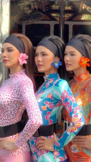 Aniporn Chalermburanawong Instagram - เดบิวต์ เป็น ศิลปิน ❌
เดบิวต์ เป็น หมอลำ✅

สวัสดีปีใหม่ไทย พวกเรา 3 คนขอเสิร์ฟ ความสุข รอยยิ้ม ความสนุกสนาน เริ่มต้น สิ่งดีๆด้วยกันนะค้าาา 🙏🏼☺️