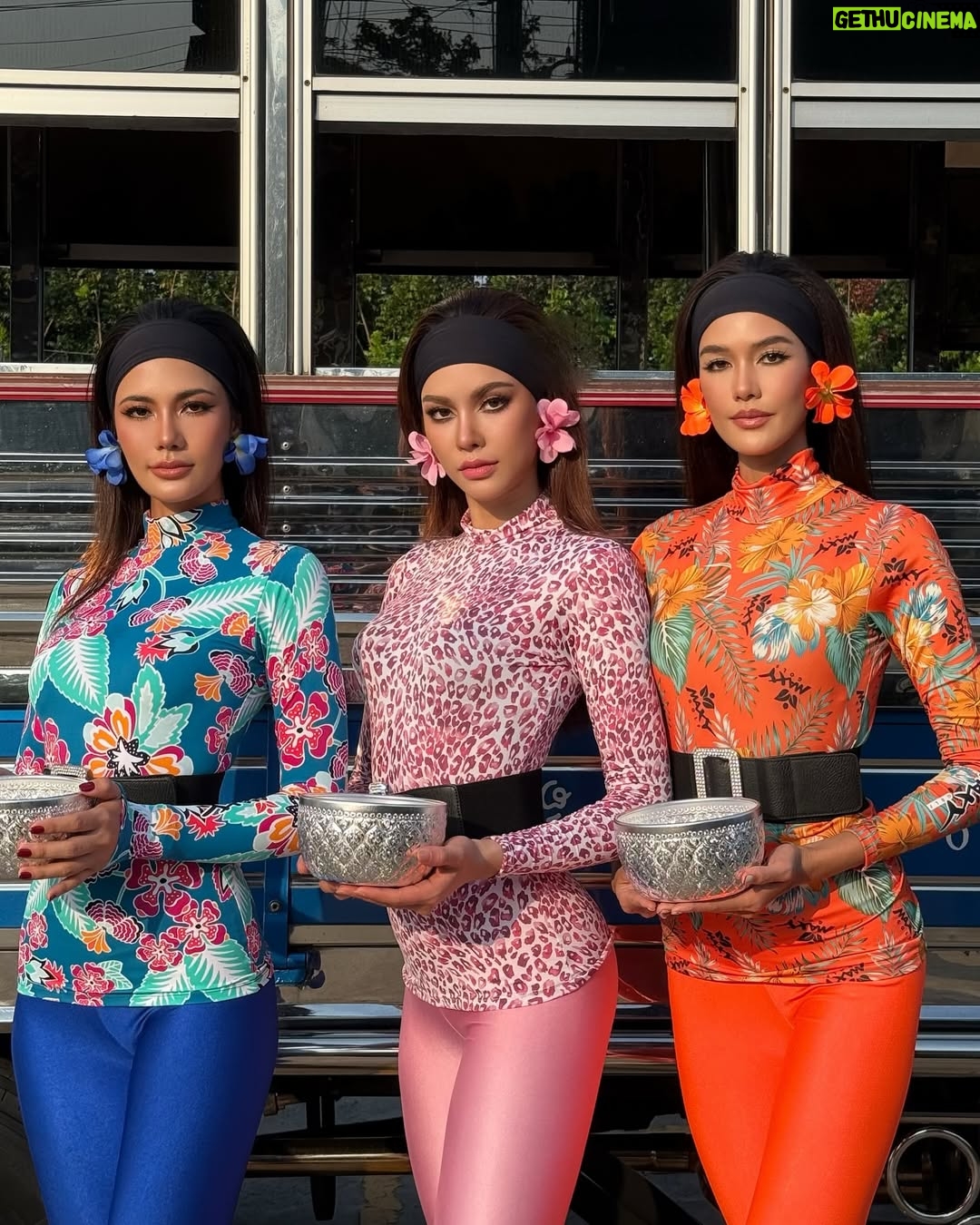 Aniporn Chalermburanawong - 96.6K Likes - อ่ะ เอาใหม่ ขายสวยล่ะ!! แคมเปญนี้ vogue ก็ไม่ทำ สกุลไทยหรอ อย่าหวัง สวัสดีปีใหม่ไทยค่ะ💦😝