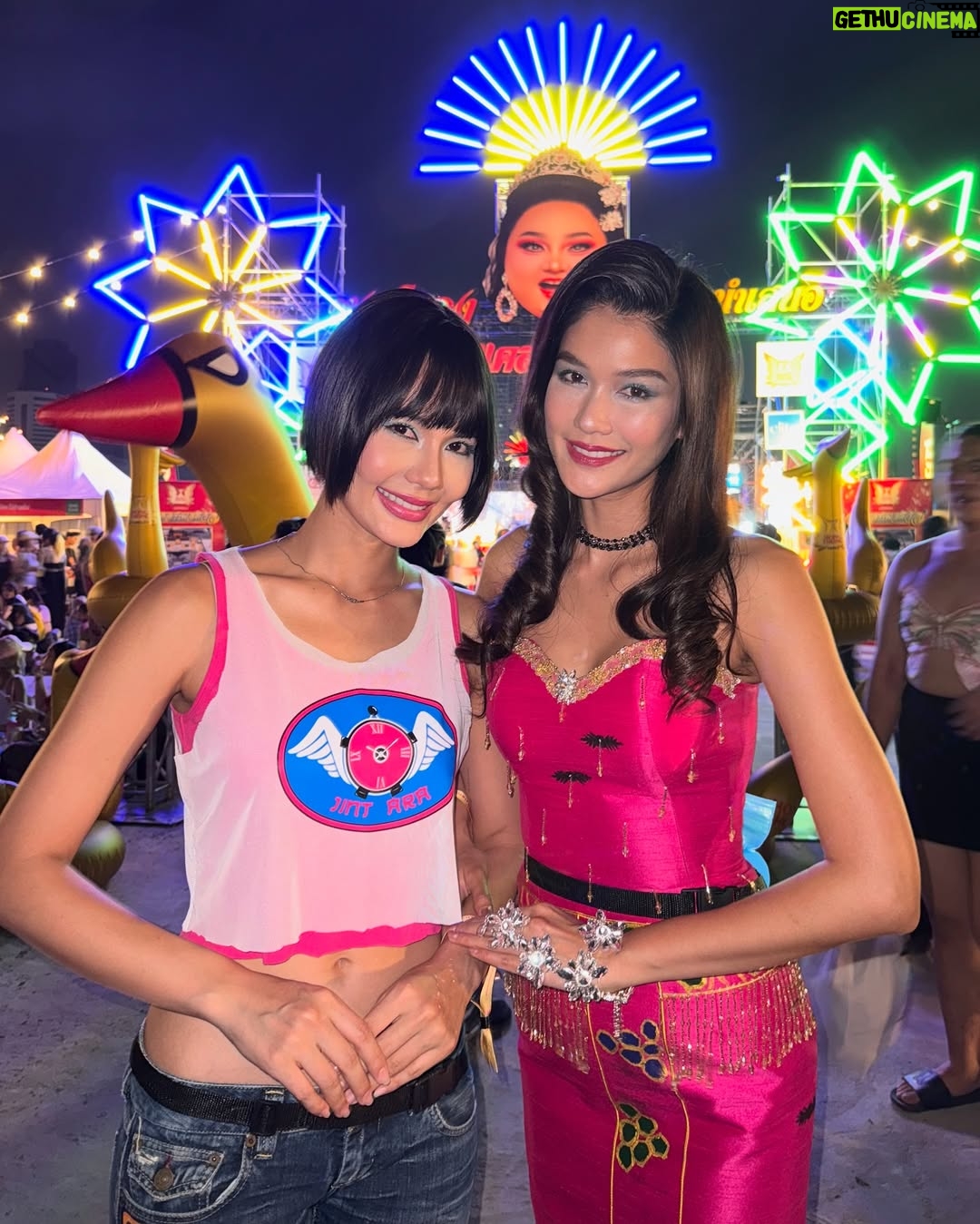 Aniporn Chalermburanawong - 26.1K Likes - สุขสันต์วันเกิดเพื่อนเอแคลร์ วันนี้พี่จินพาพี่นางมางานเอแคลร์ได้แล้วนะ😜🫶🏻🎂 @juepakofficial
#เอแคลร์เฟสติวัล #วันเกิดเอแคลร์